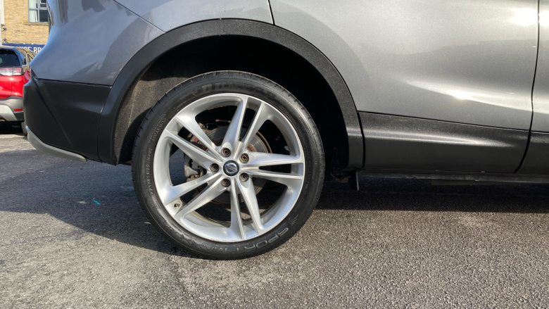 Nissan Qashqai 1.3 DiG-T N-Motion 5dr Petrol Hatchback